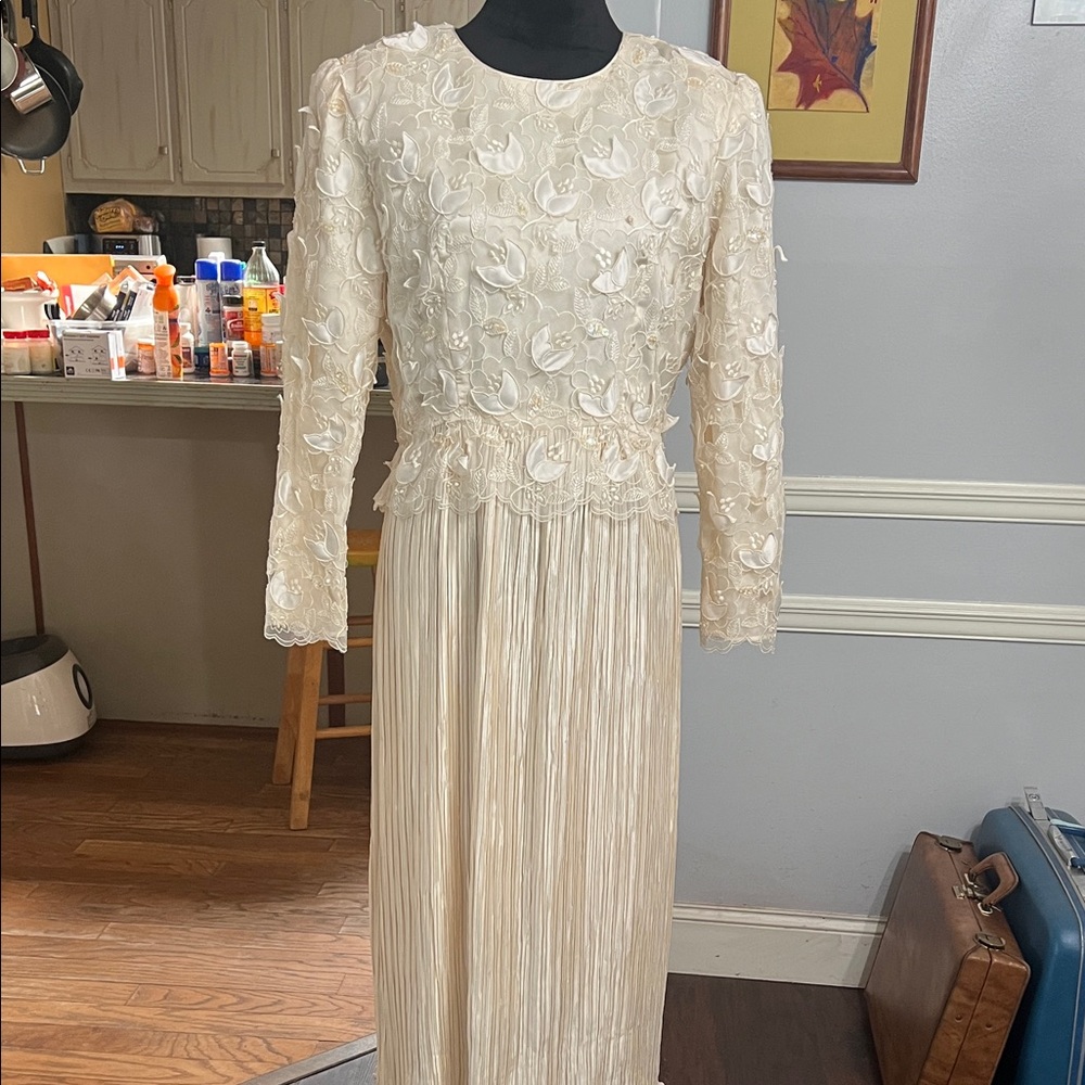 Elegant Cream Long Sleeve Dress